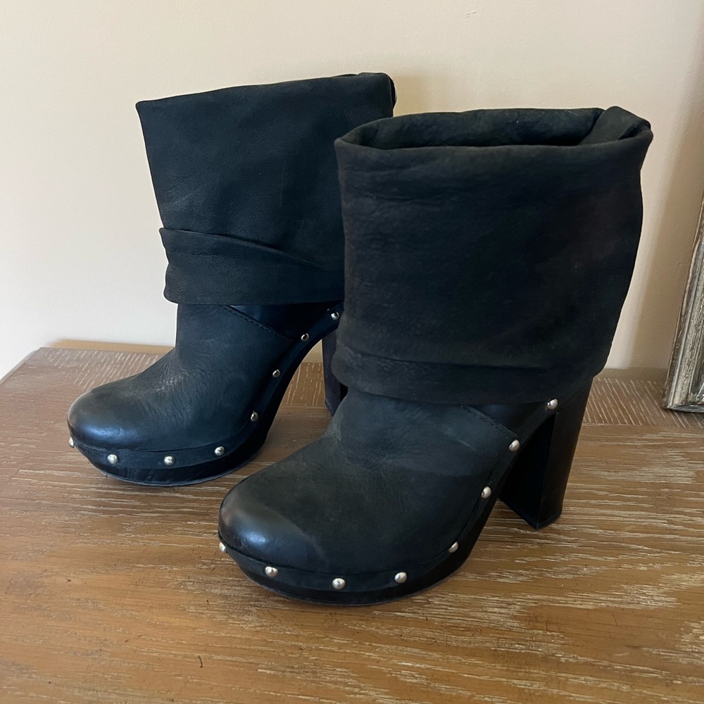Vince Camuto distressed suede boots 7